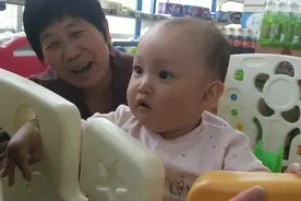 让九个月闺女叫妈妈，她非得叫爸爸，还一副吵架的气势！