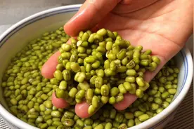 绿豆别用煮粥了，加点面粉简单一搅，出锅瞬间变美食，早餐不用愁