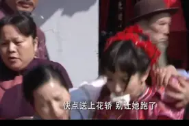 美女被强行绑来嫁给自己的傻儿子当媳妇视频封面