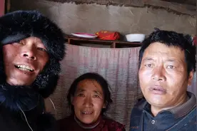 徒步小伙可可西里无人区断水断粮一路遇好心人帮助，尝遍人间冷暖视频封面