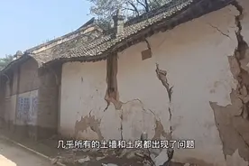 山西晋南大雨过后，几乎所有土墙土房都出现问题，窑洞也非常危险