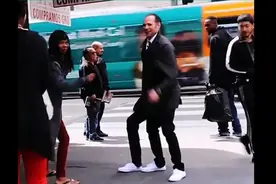 世界上唯一有三条腿两个生殖器的人，你知道么？视频封面