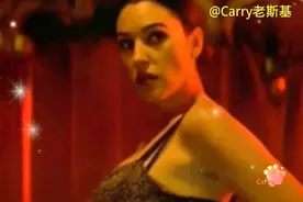 意大利国宝【莫妮卡·贝鲁奇】，性感迷人，大秀好身材