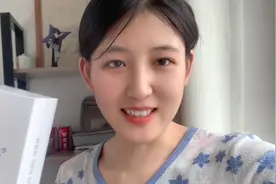 在拼多多买的小米手机到了，很多人跟我说不靠谱，但我还是没忍住