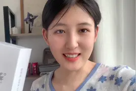 在拼多多买的小米手机到了，很多人跟我说不靠谱，但我还是没忍住