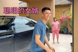 停电车库门打不开，小伙巧用家里工具三两下开了，丈母娘不敢相信