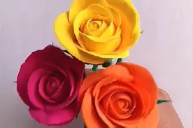 小伙为了省钱，居然拿橡皮泥捏了一把花送给女友，会不会被嫌弃！