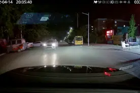 夜晚行驶路况，奇瑞瑞虎8P。灯光秀