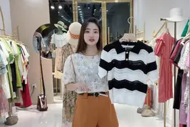 橘色高腰短裤搭配黑白条纹小衫，时尚显瘦有个性，小个子也能驾驭视频封面