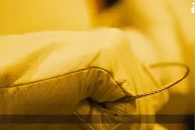 美女打架被马桶盖吸得翻白眼，结果无奈放出老虎视频封面