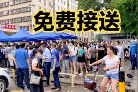 疫情下，东莞打疫苗的人热情高涨，社区每天安排几大车送去视频封面