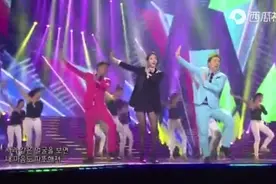 韩国美女裴涩琪与筷子兄弟热舞《小苹果》，一双美腿引爆全场视频封面