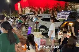 郑州CCD奥体中心夜市人山人海，摆摊的唱歌的，想练摊可以来试试视频封面