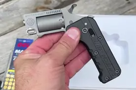 switch-gun折叠手枪射击，非常小巧的一款枪