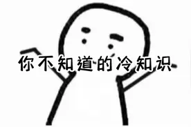 接吻的时候男生的手在干嘛？