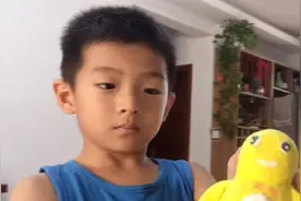 用橡皮泥捏的小奶龙呆萌可爱且简单易学，快让你家小朋友动手做吧