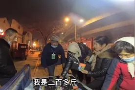 济南天气越来越冷摆摊卖棉裤，15块钱一件穿起来还可以，加油干