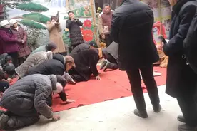 河南农村，老人去世三周年，行24拜礼