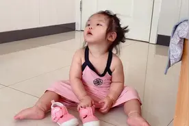 闺女自从会叫爸爸妈妈之后天天都在叫她爸，老父亲应该很欣慰吧