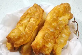 分享油条膨松剂炸油条，醒面只需20分钟，方便快捷，外酥里软