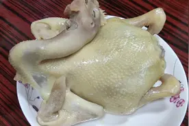 分享家常菜，试试咸鸡这做法吧！鸡肉咸香嫩滑多汁好吃，简单易做