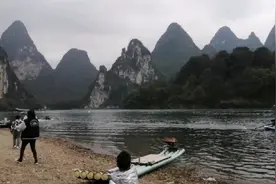 正月初三姑姑的儿女们回舅舅家拜年，我陪他们到河边走走看看山水视频封面