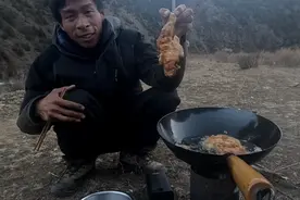 骑行西藏晚上在野外过夜了，炸两个大鸡腿犒劳自己视频封面