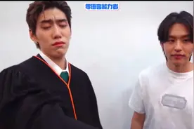 【BKPP】bk送个毕业礼物把pp惹哭两次！/是一对视就想哭的关系啊