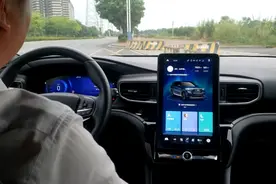 全新探险者在D档行驶中，换挡拨片有没有实质性的作用视频封面