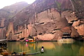 江西龙虎山，近距离看崖墓葬悬棺，称为大地之母的仙女岩视频封面