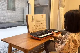 日本萌娃课后钢琴练习：努力了不一定能成功，不努力一定不能成功视频封面