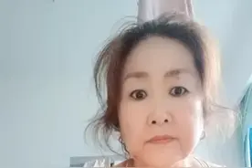 医院中练练拉伸…