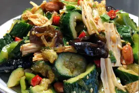 厨师长教你凉拌黄瓜的家常做法，步骤详细，爽脆入味下酒又下饭