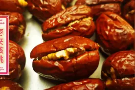 头条极速版阅读领金币，冬日养生枣夹核桃每天三颗枣