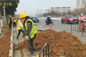 河南南阳违章建筑拆迁进行时，南阳临街违章建筑将全面进行整治！视频封面