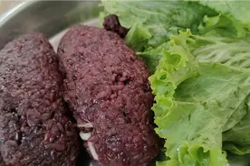 早餐店一天卖出300份的黑米饭，教你一招，松软咸香，越吃越得劲视频封面