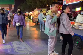 苏州园区唯亭夜市一条街晚上非常热闹上班族的聚集地、小吃特别多视频封面