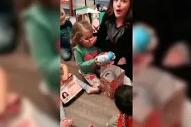 小女孩：WDF 震惊孩子她妈一整年