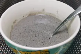 外面昂贵的黑芝麻糊做法超简单，成本不到十块钱，顺滑香甜，好喝视频封面