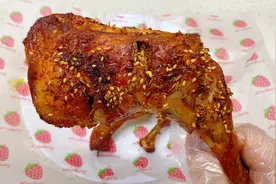 在家自制脆皮烤鸡腿，外焦里嫩比买的还好吃，做法简单快试试吧！