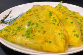 手不沾面，小曾教你做早餐鸡蛋饼，5分钟就可以出锅，营养又美味