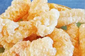 猪皮怎么炸才会金黄起大泡？大厨教你猪皮好吃做法，吃一口太香了视频封面