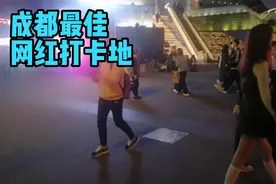 小秦第一次来成都339电视塔，发现这边晚上美食美景美女特别多。视频封面