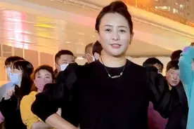 《画你》中的西饶和青措——成都街头藏族锅庄中的两位美丽女人！