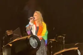 阿黛尔–当我们年轻时（海德公园雨中现场）视频封面