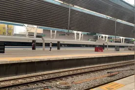 亚洲最大火车站启用后 北京西站很多车都去了丰台站、视频封面