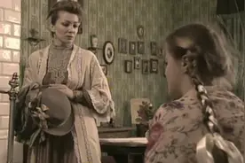 《钢铁是怎样炼成的》冬妮娅被保尔误会后很伤心，与妈妈大发脾气视频封面