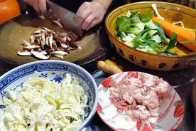 不想吃饭就来上这样一碗粗米粉，做法简单，怎么吃都不腻！