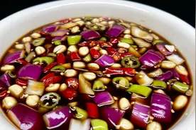 大厨分享生腌花生米的做法，靠这菜养活酒店，比油炸好吃太多视频封面