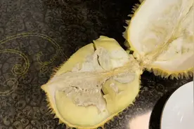 一起看看99元的小榴莲有多少肉吧